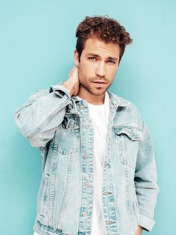 7 Peinados Modernos en Cabello Ondulado ó con Permanente para Prótesis Capilares para Hombre