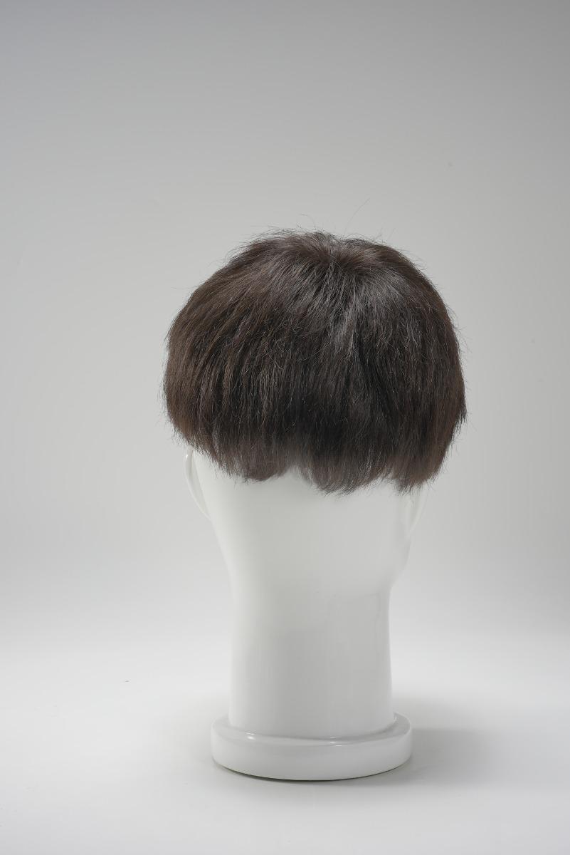 protesis capilar para hombre de base de skin super delgado con pelo largo medio en la superficie con flequillo. Fácil de estilizar