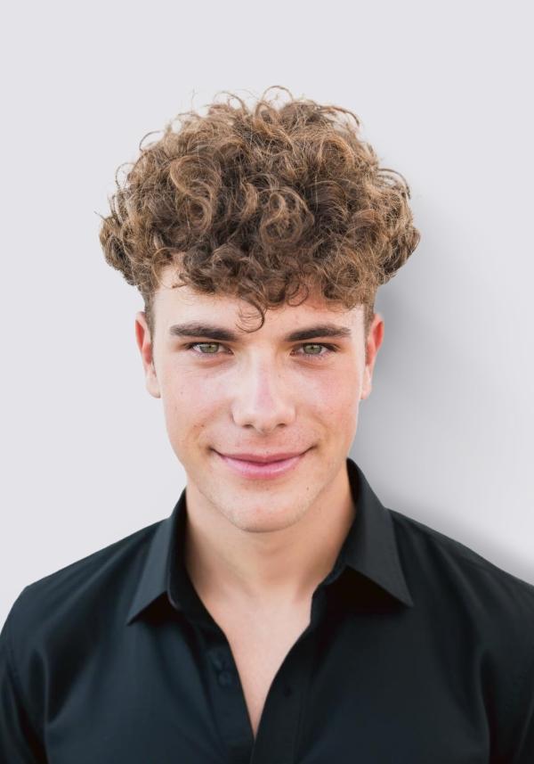 Prótesis capilar de skin con permanente en el cabello. Rizo de 20mm. cabello natural y realista