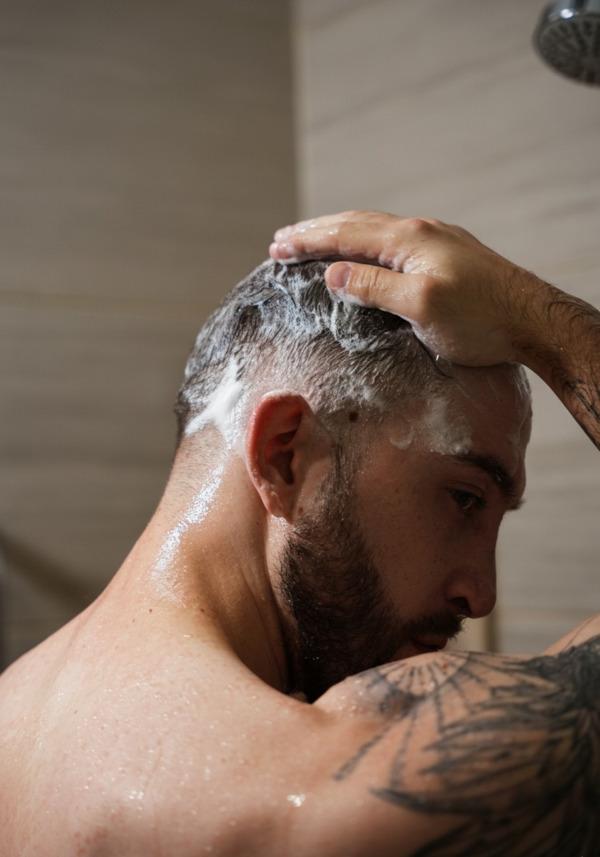 Limpiador para cuero cabelludo en el uso de prótesis capilares