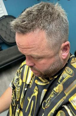 Mic side view at barber with Lordhair UTS