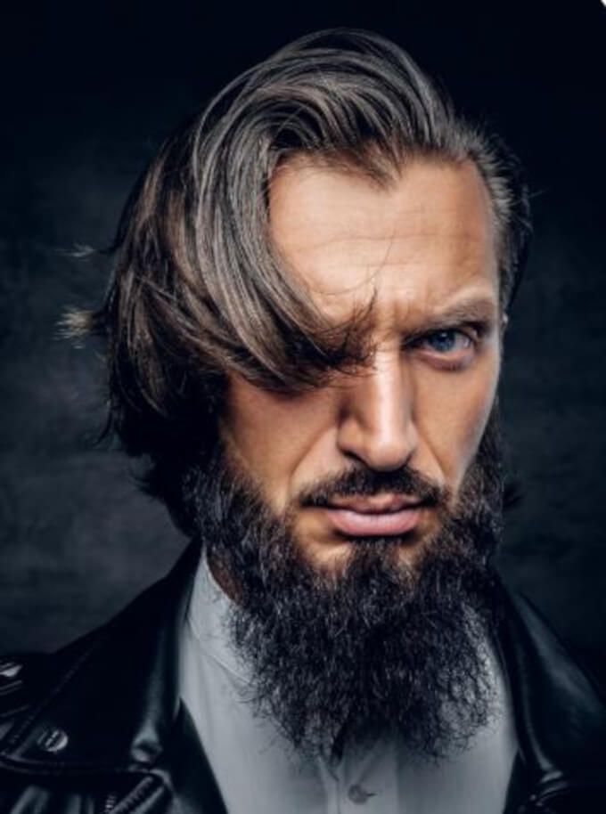 Corte texturizado en capas para prótesis capilar para hombre