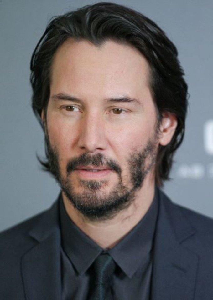 Corte texturizado en capas para prótesis capilar para hombre