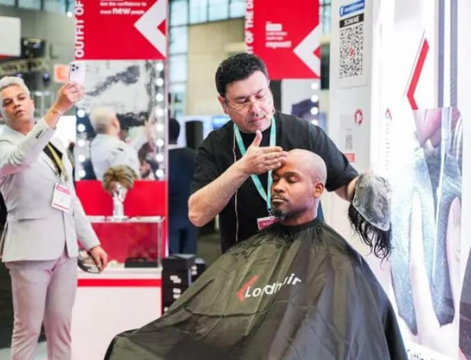 Exhibiciones y Eventos Públicos de Prótesis Capilares