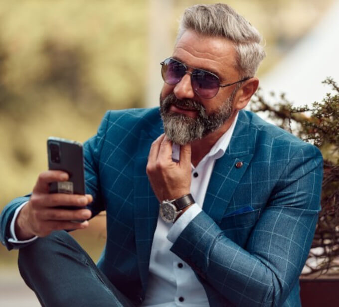 estilo de pelo moderno para hombres de edad