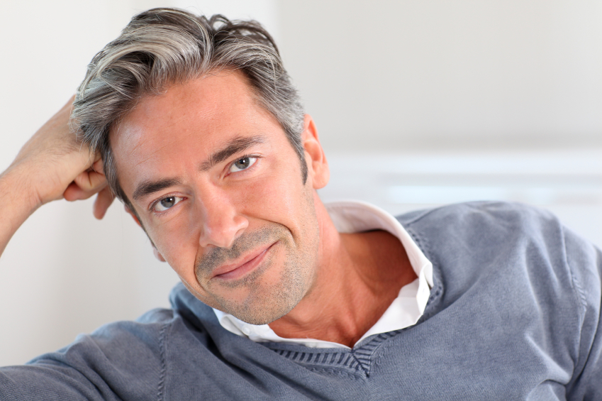 protesis capilar con canas para hombre