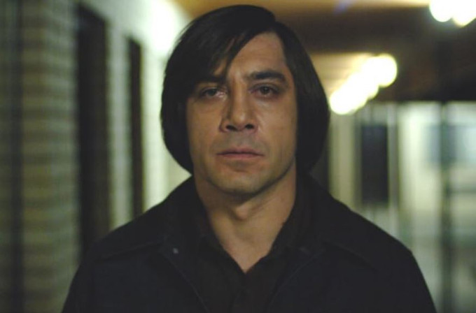 Javier BArden con estilo de cabello lacio