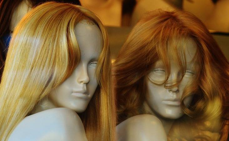 diferentes tipos de bases en una peluca de cabello natural para mujert