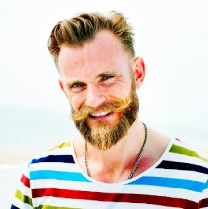 Combina tu prótesis capilar con tu barba de manera efectiva