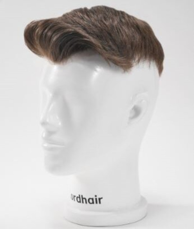 Densidad adecuada en prótesis capilar para hombre estilizada