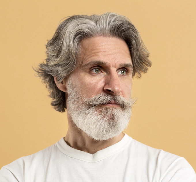 protesis capilar para hombre con canas y barba