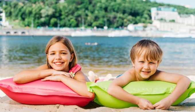 Prótesis capilares para niños ideales para el verano