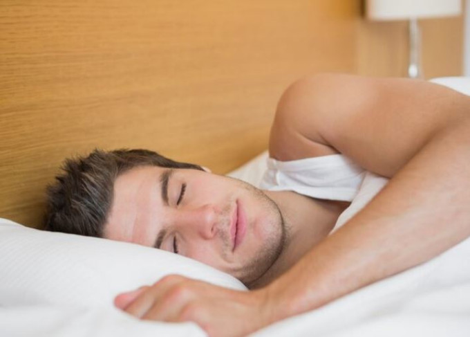 sugerencias practicas para dormir con tu  protesis capilar puesta